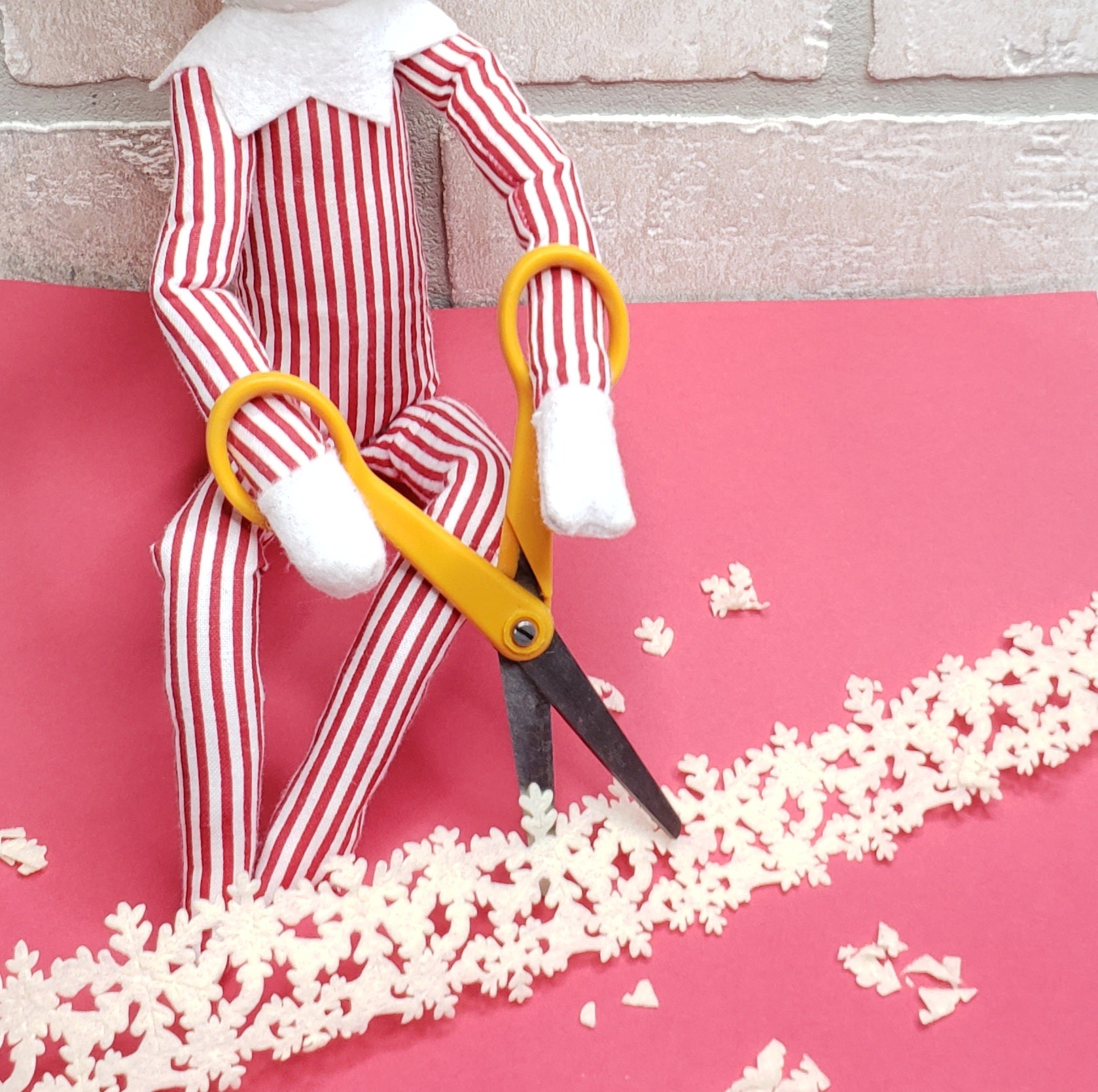 Elf Crafting Garland (5 styles)
