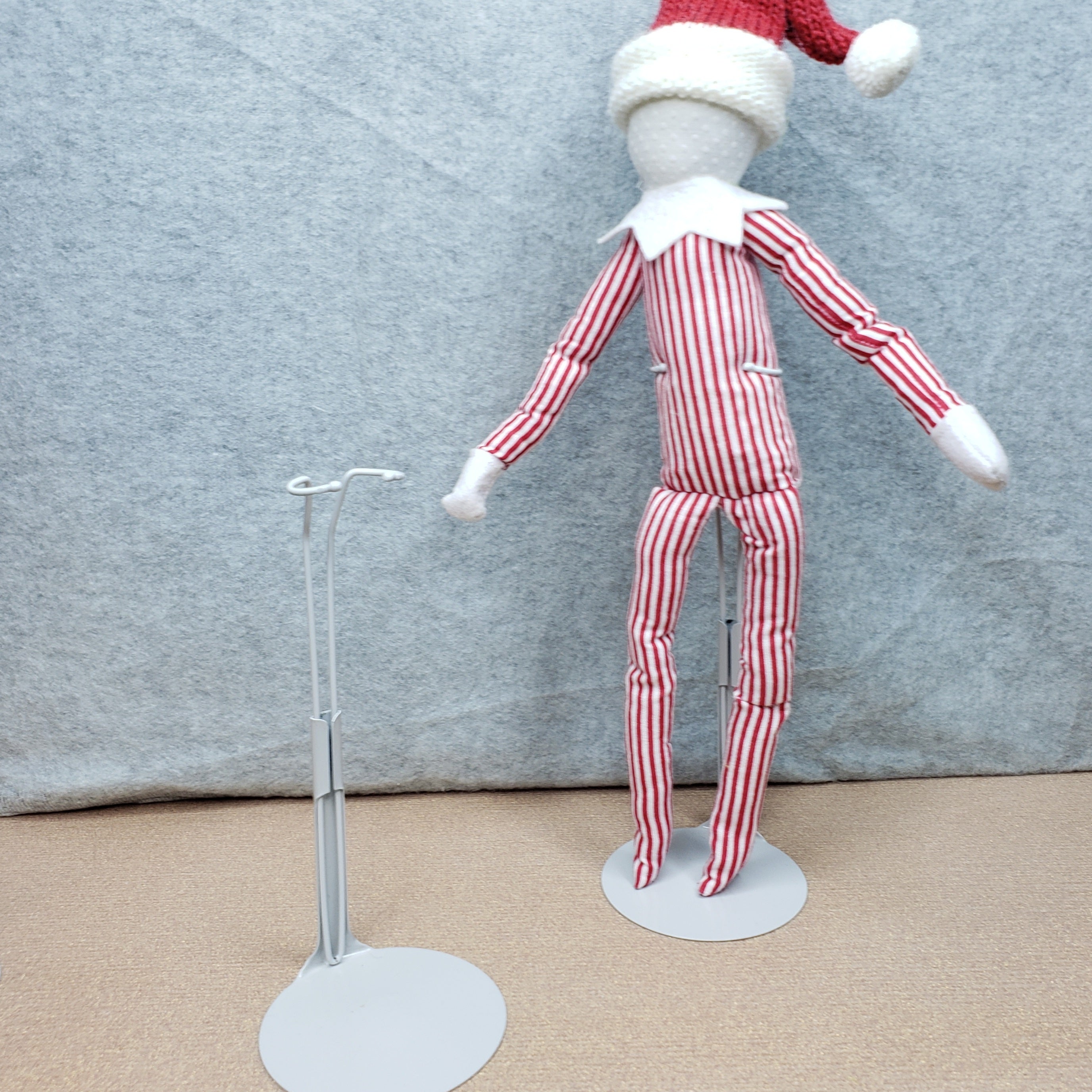 Elf stand - doll stand
