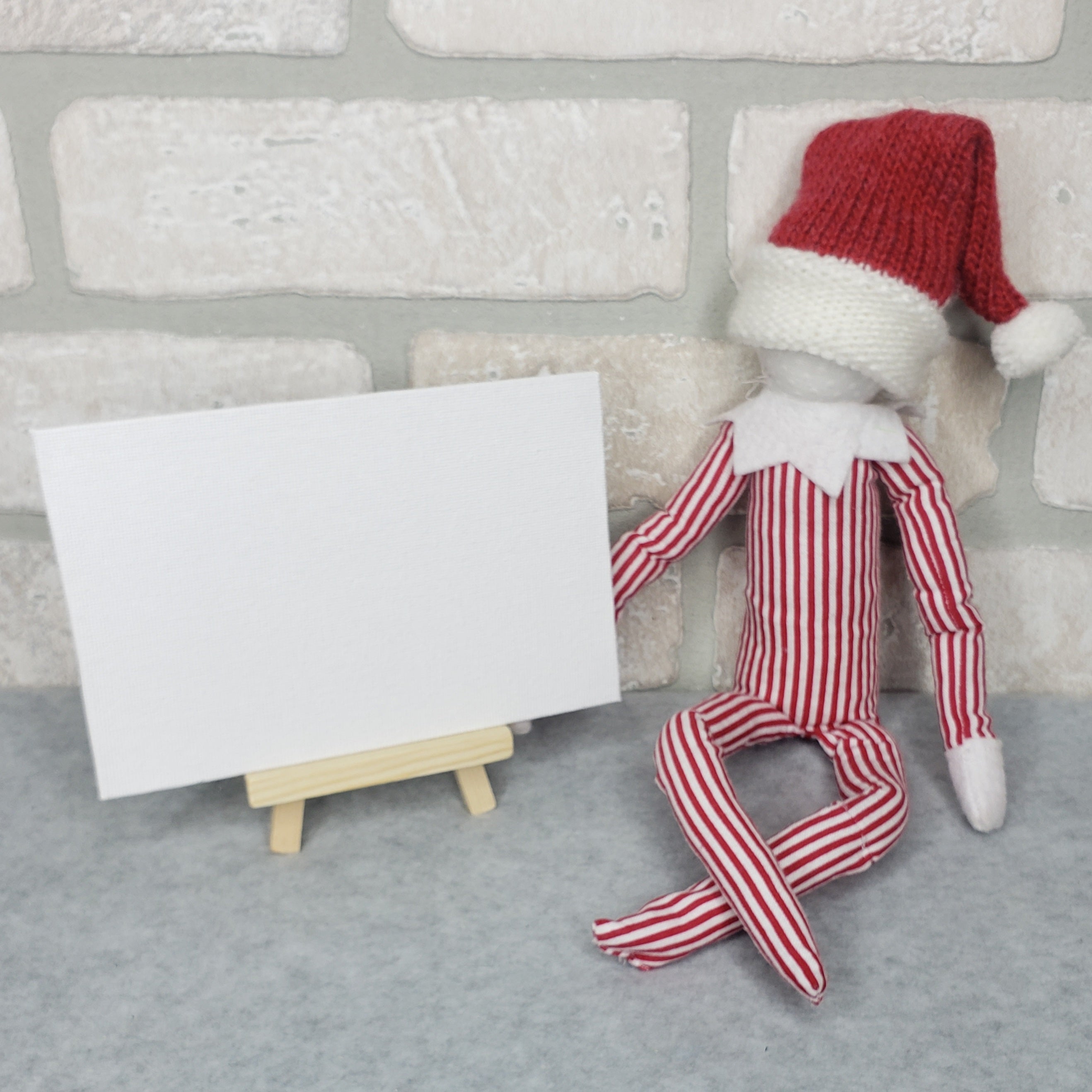 Art: Paint, Easel + Canvas Elf Artist Set